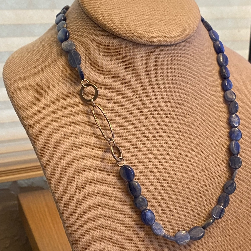 Elegant vintage 925 sterling silver blue kyanite Necklace - over 18 inches
